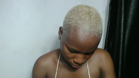 Snapshot of frekkymorelle chatting on February 14, 2025, 10:59 am frekkymorelle online show from February 14, 2025, 10:59 am