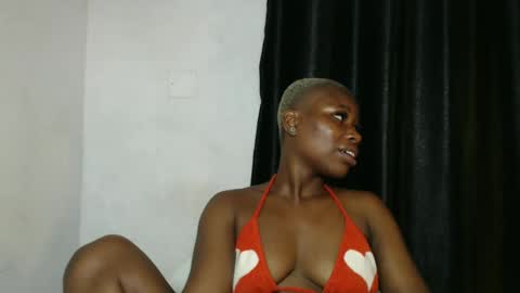 Snapshot of frekkymorelle chatting on February 24, 2025, 5:54 am frekkymorelle online show from February 24, 2025, 5:54 am