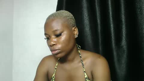 Snapshot of frekkymorelle chatting on February 28, 2025, 7:48 am frekkymorelle online show from February 28, 2025, 7:48 am