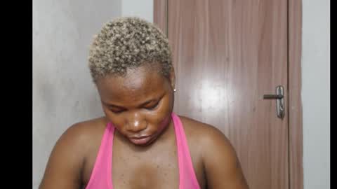 Snapshot of frekkymorelle chatting on October 7, 2025, 5:04 am frekkymorelle online show from October 7, 2025, 5:04 am