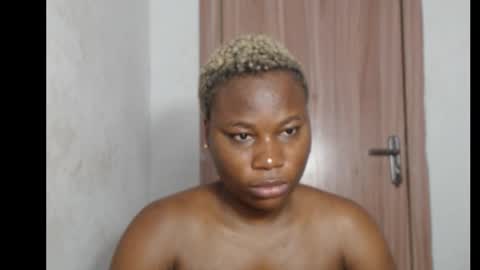 Snapshot of frekkymorelle chatting on October 20, 2025, 4:24 am frekkymorelle online show from October 20, 2025, 4:24 am