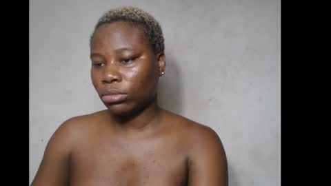 Snapshot of frekkymorelle chatting on October 24, 2025, 4:42 am frekkymorelle online show from October 24, 2025, 4:42 am