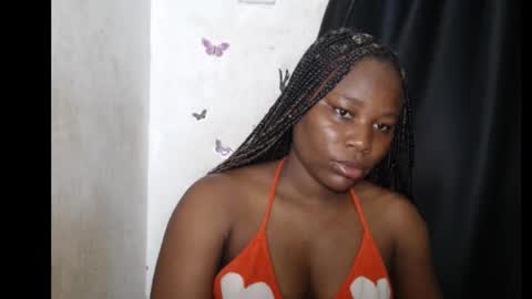 Snapshot of frekkymorelle chatting on December 1, 2025, 5:12 am frekkymorelle online show from December 1, 2025, 5:12 am