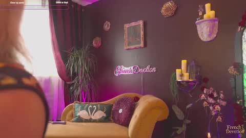 Louise or Lou 3 online show from March 26, 2026, 11:38 am