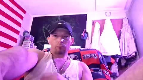 Snapshot of fresh10ne7 chatting on April 7, 2026, 8:37 am fresh10ne7 online show from April 7, 2026, 8:37 am