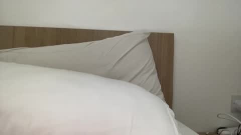 freshman  imonyou98 online show from November 9, 2025, 1:20 pm