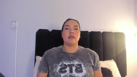 Snapshot of freya_blaze chatting on December 23, 2025, 4:43 am freya_blaze online show from December 23, 2025, 4:43 am