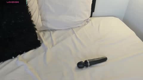 Snapshot of freya_blaze chatting on February 14, 2026, 5:26 am freya_blaze online show from February 14, 2026, 5:26 am