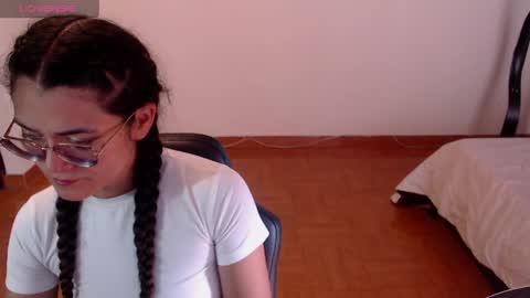 Snapshot of freyarouge chatting on April 20, 2026, 3:37 pm freyarouge online show from April 20, 2026, 3:37 pm