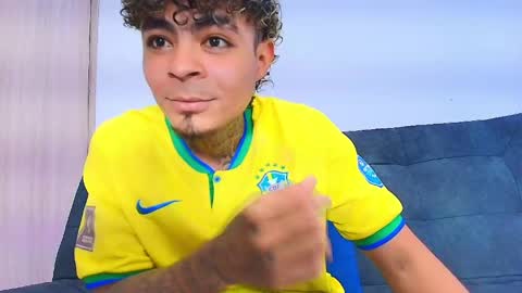 freyva_ online show from April 22, 2026, 1:52 am