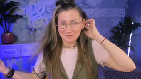 Frida Tander online show from February 7, 2025, 2:37 pm