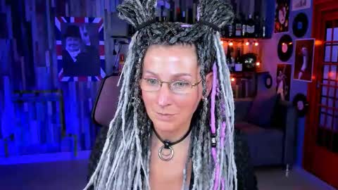 Frida Tander online show from September 26, 2025, 2:43 pm