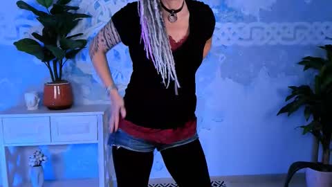 Frida Tander online show from October 5, 2025, 5:06 am