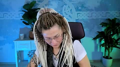 Frida Tander online show from December 14, 2025, 5:13 am