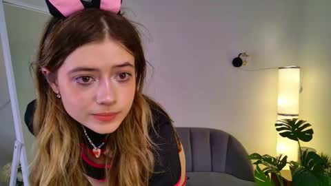 Snapshot of frie_moorr chatting on June 28, 2026, 8:48 pm Frie online show from June 28, 2026, 8:48 pm