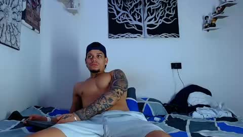 Snapshot of friendsofeverything_ chatting on May 24, 2026, 1:54 am Adam y pitter online show from May 24, 2026, 1:54 am