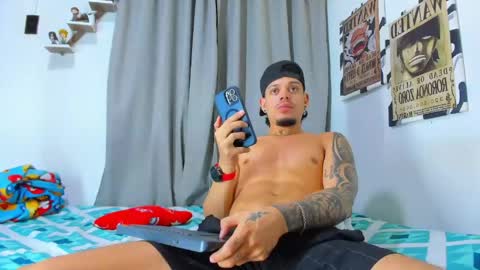 Snapshot of friendsofeverything_ chatting on July 16, 2026, 1:11 am Adam y pitter online show from July 16, 2026, 1:11 am