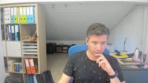 Snapshot of frikits chatting on October 10, 2025, 4:17 pm Francois online show from October 10, 2025, 4:17 pm