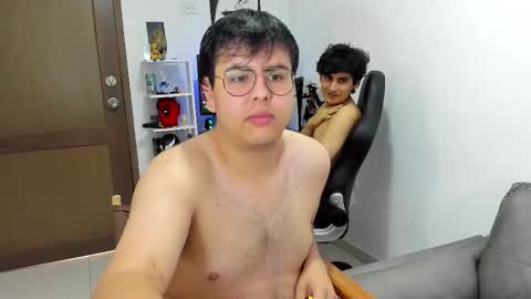 Snapshot of fuck_blow chatting on December 19, 2025, 9:33 pm uwu online show from December 19, 2025, 9:33 pm