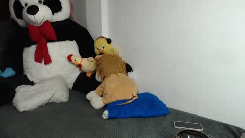 Mia and Gary  online show from February 7, 2025, 3:01 am