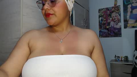 Mia and Gary  online show from October 11, 2025, 1:38 am