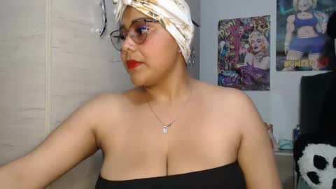 Mia and Gary  online show from November 2, 2025, 1:52 am