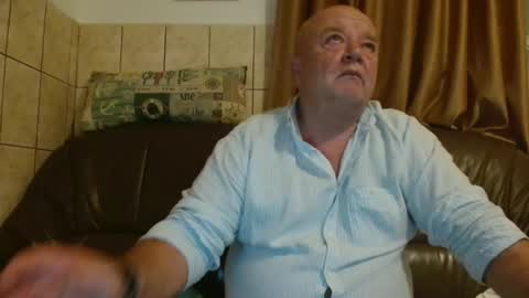 Snapshot of fullballs6 chatting on October 10, 2025, 2:10 am fullballs6 online show from October 10, 2025, 2:10 am