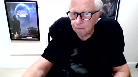 Snapshot of funclemike chatting on October 8, 2025, 6:05 pm funclemike online show from October 8, 2025, 6:05 pm