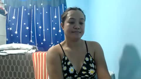 Snapshot of funluvnpinay4u chatting on April 25, 2026, 12:08 pm MAE online show from April 25, 2026, 12:08 pm