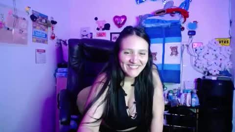 Snapshot of funny_weed_money chatting on December 4, 2025, 8:01 am Linda Cataleya- mackenzie girls online show from December 4, 2025, 8:01 am