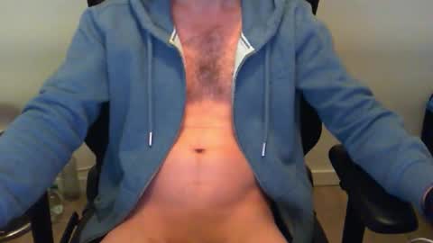 Snapshot of funnyeucouple chatting on February 6, 2026, 11:08 pm YWhiteNiceMan online show from February 6, 2026, 11:08 pm