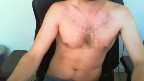Snapshot of funnyeucouple chatting on May 27, 2026, 10:01 am YWhiteNiceMan online show from May 27, 2026, 10:01 am