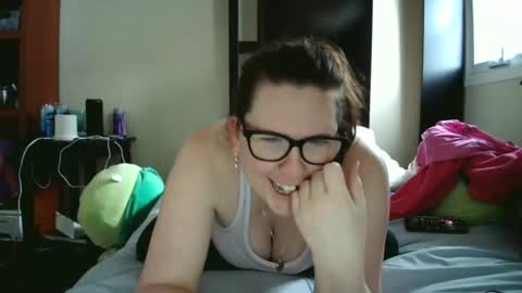 Snapshot of fuzzypeaches87 chatting on April 19, 2026, 5:45 pm fuzzypeaches87 online show from April 19, 2026, 5:45 pm