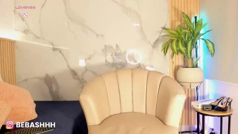   Independent model online show from January 16, 2026, 12:42 pm