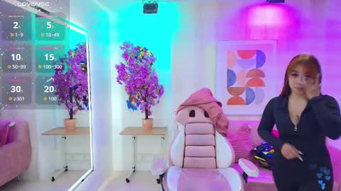 gabby_evanns online show from November 17, 2025, 12:22 pm