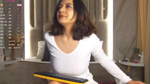 Snapshot of gabriella_wils chatting on May 2, 2026, 7:02 am Gabriella online show from May 2, 2026, 7:02 am