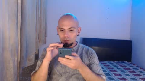 Snapshot of gabrielle_ramirez chatting on February 9, 2025, 1:55 am Gabriel online show from February 9, 2025, 1:55 am