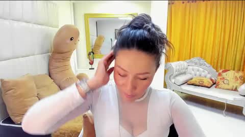 gabriela online show from December 6, 2024, 6:39 pm