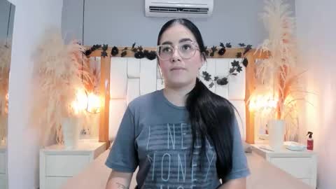 gabyjhons online show from December 17, 2025, 6:25 pm