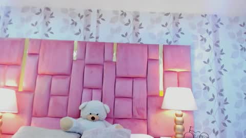 Snapshot of gabymoreau chatting on March 5, 2026, 9:33 pm gabymoreau online show from March 5, 2026, 9:33 pm