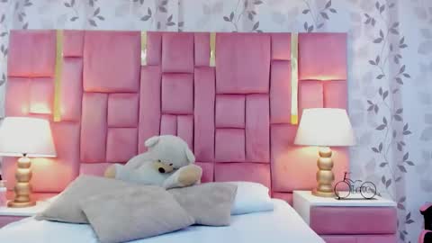 Snapshot of gabymoreau chatting on March 6, 2026, 9:00 pm gabymoreau online show from March 6, 2026, 9:00 pm