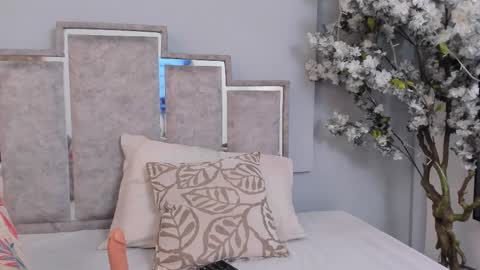 gabyyjones online show from March 5, 2025, 11:17 am