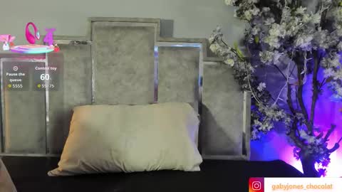 gabyyjones online show from October 30, 2025, 11:33 am