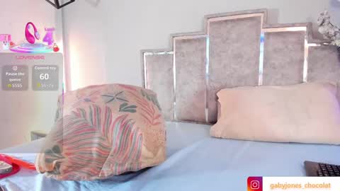 gabyyjones online show from November 5, 2025, 11:54 am