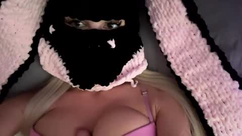 Feetbaabe online show from May 25, 2026, 2:23 pm