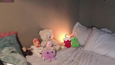 gaia_joness online show from October 22, 2025, 1:44 pm