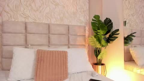gaia_stonne online show from April 23, 2026, 12:29 pm