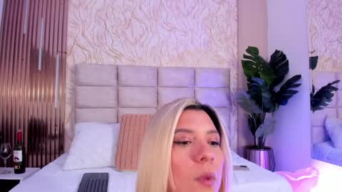 gaia_stonne online show from April 24, 2026, 12:51 pm