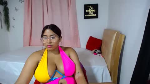 Snapshot of galdot_sex chatting on February 19, 2025, 2:01 am Galdo online show from February 19, 2025, 2:01 am