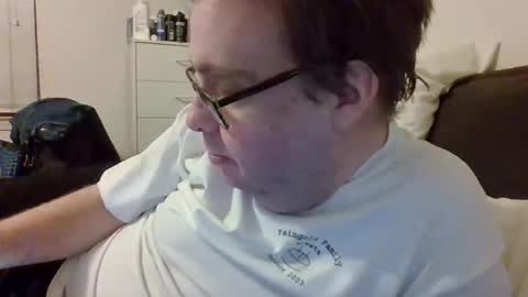 Snapshot of garyg930 chatting on February 10, 2026, 1:43 am Gary online show from February 10, 2026, 1:43 am